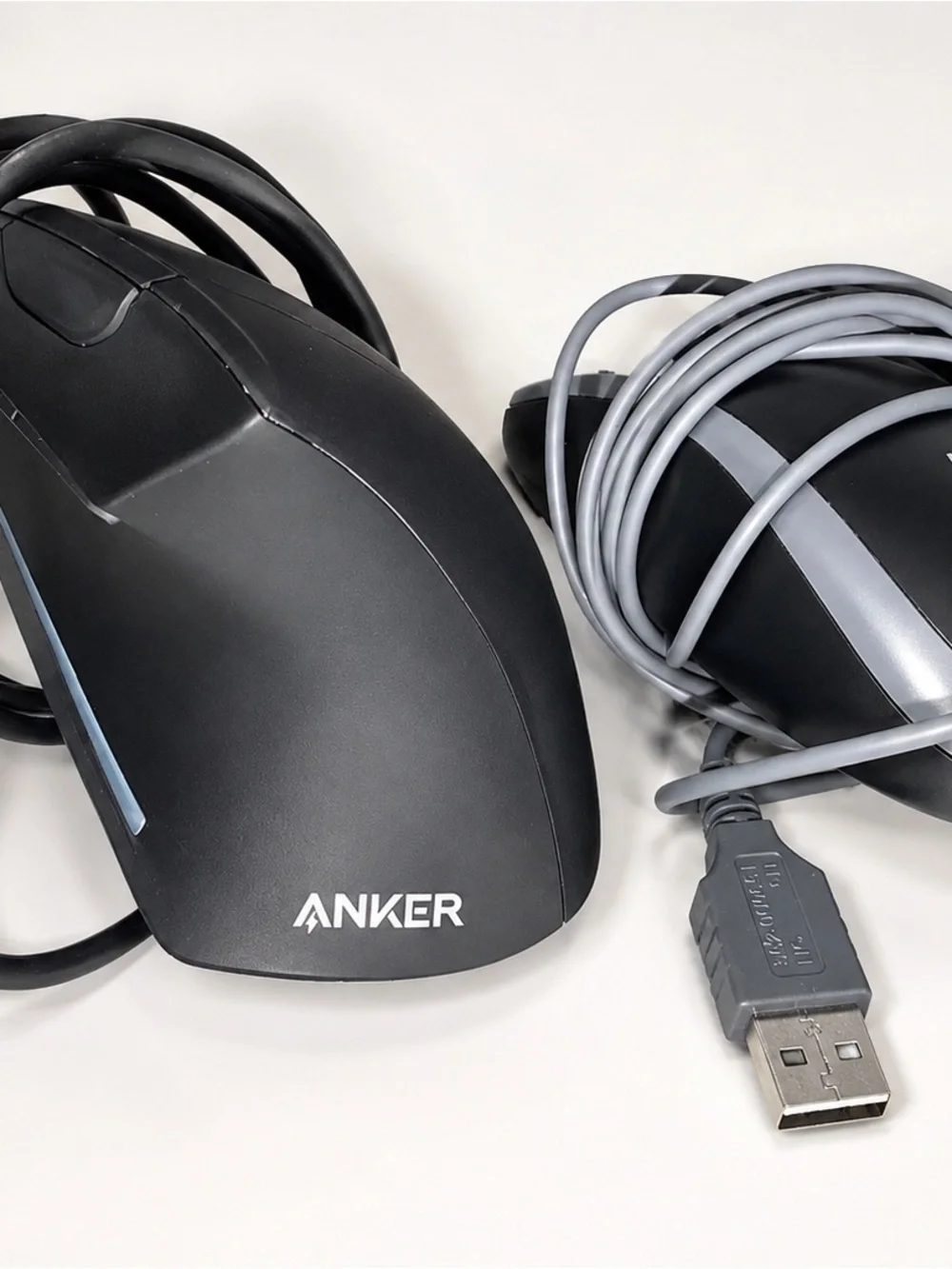 Anker Black Vertical Wired USB & Logitech Mouse with Gray Cable